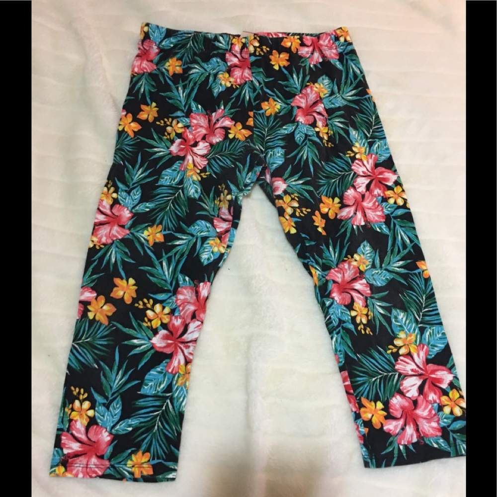 No boundaries floral Capri size large